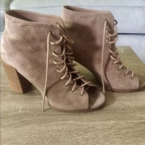 Lace up Heeled Boots